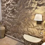 Angelica's House * Noto