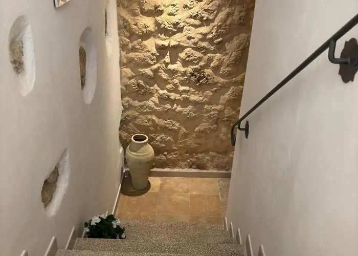 Angelica's House Νότο